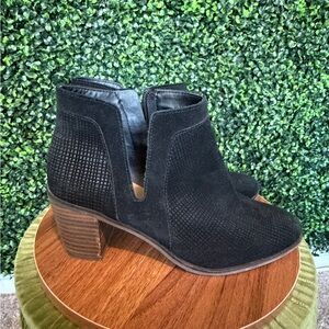 Lucky Brand Black Textured Ankle Booties